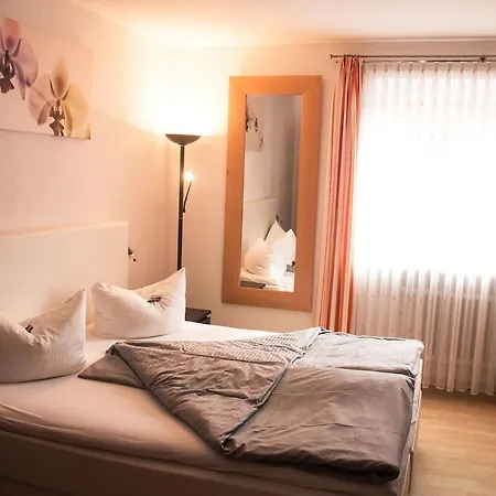 Weisser Hahn 3*