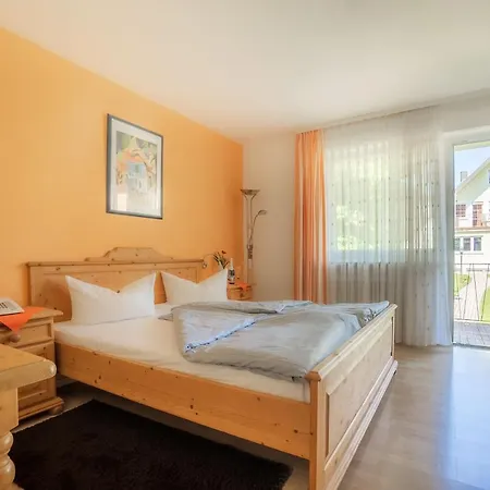Otel Weisser Hahn Wemding