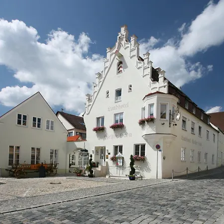 Hotel Weisser Hahn 3*
