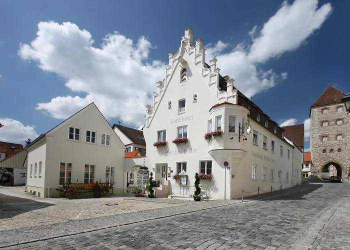 Hotel Weisser Hahn 3*